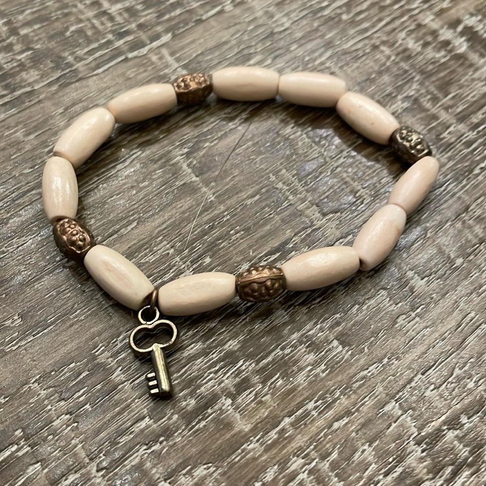 Jewelry - Gold Color cream Stretch bracelets